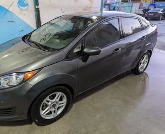 Frontvisning av en leiebil Ford Fiesta i Tbilisi, Georgia ✓ Bil #14120. ✓ Automatisk TM ✓ 0 anmeldelser.