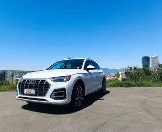 トビリシにて、グルジアにてでのAudi Q5 #14162 自動カーレンタル、2.0Lエンジン搭載 ➤ ニコロズから。