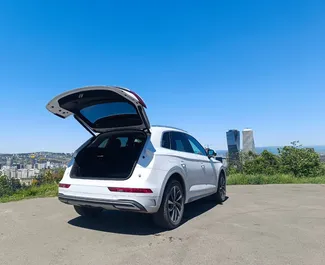 トビリシにてでレンタル可能なAudi Q5 2021、無制限の走行距離制限付き。