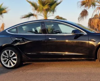 Tesla Model 3 2021 مع نظام محرك الأقراص الأمامي، متاحة في في أليكانتي.
