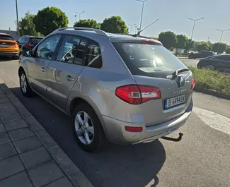Frontvisning af en udlejnings Renault Koleos i Burgas, Bulgarien ✓ Bil #1663. ✓ Automatisk TM ✓ 0 anmeldelser.