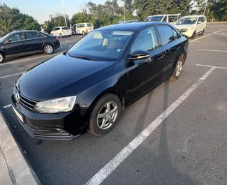 Vuokra-auton etunäkymä Volkswagen Jetta Burgasissa, Bulgaria ✓ Auto #1664. ✓ Vaihteisto Manuaalinen TM ✓ Arvostelut 2.