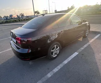 Auton vuokraus Volkswagen Jetta #1664 Manuaalinen Burgasissa, varustettuna 2,0L moottorilla ➤ Nikolailtä Bulgariassa.