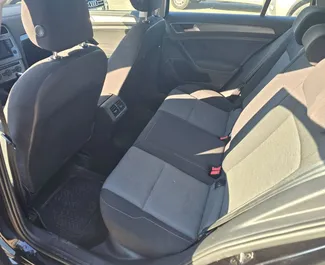 불가리아에서에서 대여하는 Volkswagen Golf 7 2015 차량, 특징: ✓디젤 연료 및 140마력 ➤ 하루 13 EUR부터 시작.