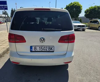 Volkswagen Touran 대여. 불가리아에서에서 대여 가능한 편안함, 미니밴 차량 ✓ 100 EUR의 보증금 ✓ TPL, CDW, SCDW, FDW, 도난, 해외, Young, 보증금 없음 보험 옵션.