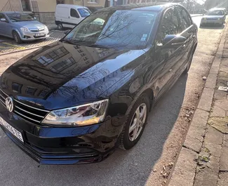 Bensiini 2,0L moottori Volkswagen Jetta 2017 vuokrattavana Burgasissa.