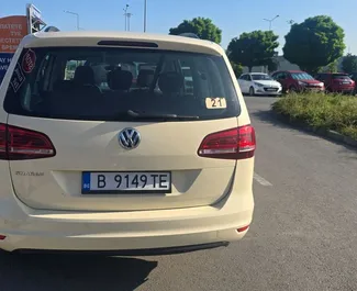 Frontvisning av en leiebil Volkswagen Sharan i Burgas, Bulgaria ✓ Bil #14574. ✓ Automatisk TM ✓ 0 anmeldelser.