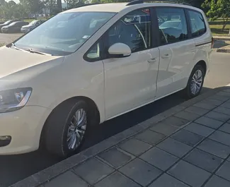 Utleie av Volkswagen Sharan. Komfort, Minivan bil til leie i Bulgaria ✓ Depositum på 100 EUR ✓ Forsikringsalternativer: TPL, CDW, SCDW, FDW, Tyveri, I utlandet, Ung, Ingen innskudd.