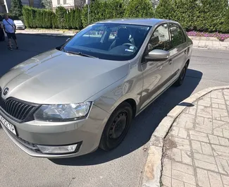 レンタルのSkoda Rapidの正面ビュー、ブルガスにて, ブルガリア ✓ 車両番号#1649。✓ 自動トランスミッション ✓ 0のレビュー。