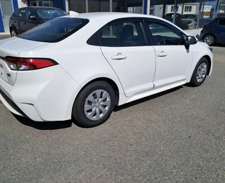 Aluguel de Toyota Corolla Sedan. Carro Económico, Conforto para Alugar em Chipre ✓ Depósito de 450 EUR ✓ Opções de seguro: TPL, CDW.