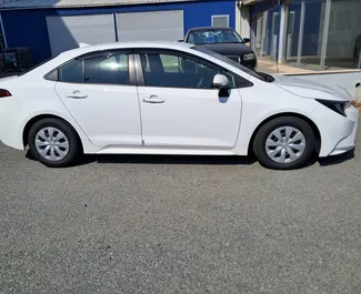 Toyota Corolla Sedan 2024 disponível para alugar em Limassol, com limite de quilometragem de ilimitado.