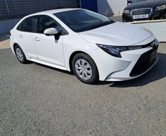 Motor Híbrido 1,8L do Toyota Corolla Sedan 2024 para aluguel em Limassol.