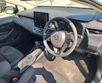 Toyota Corolla Sedan 2024 com sistema de Tração dianteira, disponível em Limassol.