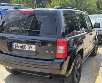 Jeep Patriot 2015 tillgänglig för uthyrning i Kutaisi, med en körsträckegräns på obegränsad.