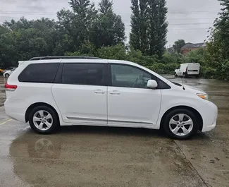 Pronájem Toyota Sienna. Auto typu Komfort, Minivan k pronájmu v Gruzii ✓ Bez zálohy ✓ Možnosti pojištění: TPL, FDW, Cestující.