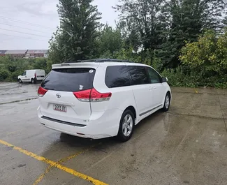 Motor Benzín 3,5L Toyota Sienna 2015 k pronájmu v Kutaisi.