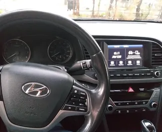Ενοικίαση αυτοκινήτου Hyundai Elantra 2017 στη Γεωργία, περιλαμβάνει ✓ καύσιμο Βενζίνη και 148 ίππους ➤ Από 70 GEL ανά ημέρα.