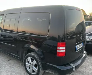 Alquiler de coches Volkswagen Caddy Maxi 2015 en Albania, con ✓ combustible de Diesel y  caballos de fuerza ➤ Desde 30 EUR por día.