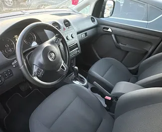 Alquiler de Volkswagen Caddy Maxi. Coche Confort, Monovolumen para alquilar en Albania ✓ Sin depósito ✓ opciones de seguro CDW, SCDW, FDW, Robo, En el extranjero, Sin depósito.