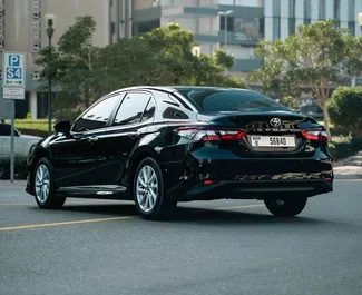 Alquiler de Toyota Camry. Coche Confort, Premium para alquilar en los EAU ✓ Sin depósito ✓ opciones de seguro TPL.