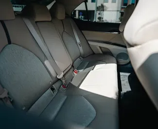 Motor Gasolina de 3,5L de Toyota Camry 2023 para alquilar en en Dubai.