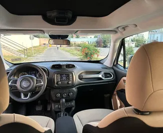 Jeep Renegade 대여. 조지아에서에서 대여 가능한 경제, 편안함, 크로스오버 차량 ✓ 보증금 없음 ✓ TPL 보험 옵션.