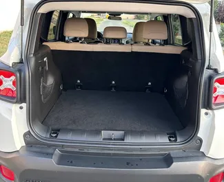 트빌리시에서에서 대여 가능한 Petrol 2.5L 엔진의 Jeep Renegade 2019.
