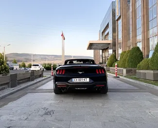 Ford Mustang Cabrio 2025 διαθέσιμο για ενοικίαση στην Τιφλίδα, με όριο χιλιομέτρων 200 χλμ/ημέρα.