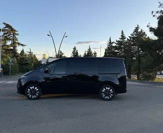 Hyundai Staria bérlése. Kényelmes, Kisbusz típusú autó bérlése Grúziában ✓ Letét 500 GEL ✓ Biztosítási opciók: TPL.