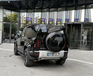 Land Rover Defender interjöör rentimiseks Gruusias. Suurepärane 5-kohaline auto Automaatne käigukastiga.