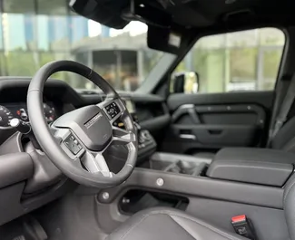 Land Rover Defender 2025 koos Kõikide rataste juhtimine süsteemiga, saadaval Tbilisis.