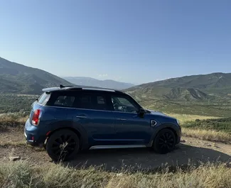 محرك البنزين بسعة 2,0 لتر لسيارة Mini Countryman Cooper S 2020 للإيجار في في تبليسي.