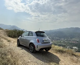 محرك البنزين بسعة 1,4 لتر لسيارة Fiat 500 2020 للإيجار في في تبليسي.