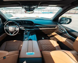Cadillac Escalade 2023 для аренды в Дубае. Лимит пробега 250 км/день.