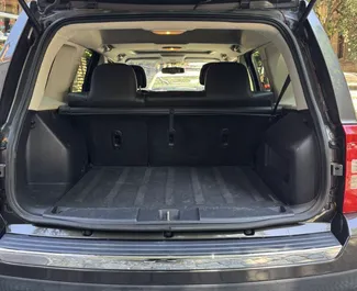 Ενοικίαση αυτοκινήτου Jeep Patriot 2017 στη Γεωργία, περιλαμβάνει ✓ καύσιμο Βενζίνη και 180 ίππους ➤ Από 70 GEL ανά ημέρα.
