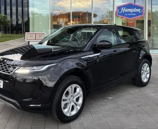 Sprednji pogled najetega avtomobila Land Rover Range Rover Evoque v v Barceloni, Španija ✓ Avtomobil #13133. ✓ Menjalnik Samodejno TM ✓ Mnenja 0.