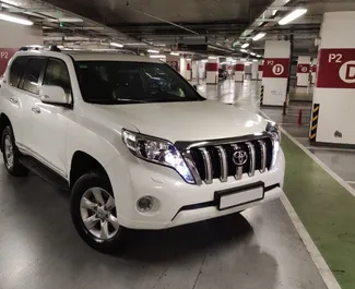 Přední pohled na pronájem Toyota Land Cruiser Prado v Baku, Ázerbájdžán ✓ Auto č. 12181. ✓ Převodovka Automatické TM ✓ Recenze 1.
