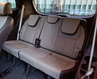 Kia Sedona 2017 для аренды в Тбилиси. Лимит пробега не ограничен.