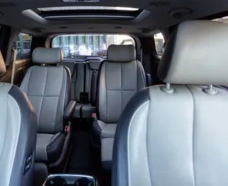Салон Kia Sedona для аренды в Грузии. Отличный 7-местный автомобиль. ✓ Коробка Автомат.