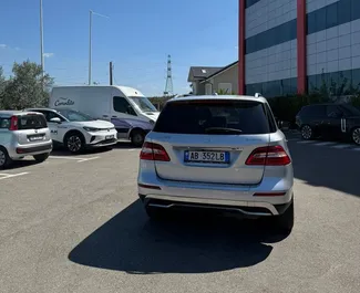 Najem avtomobila Mercedes-Benz ML350 2015 v v Albaniji, z značilnostmi ✓ gorivo Dizel in  konjskih moči ➤ Od 68 EUR na dan.