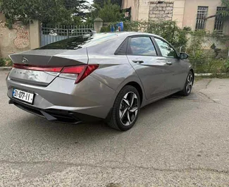 Bensin 2,0L motor i Hyundai Elantra 2023 för uthyrning i Tbilisi.