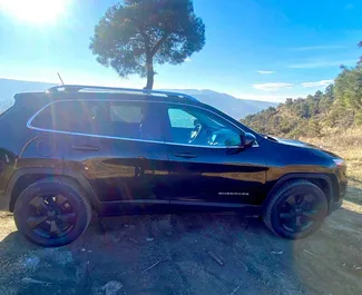Ενοικίαση Jeep Cherokee. Αυτοκίνητο Άνεση, SUV, Crossover προς ενοικίαση στη Γεωργία ✓ Χωρίς κατάθεση ✓ Επιλογές ασφάλισης: TPL.