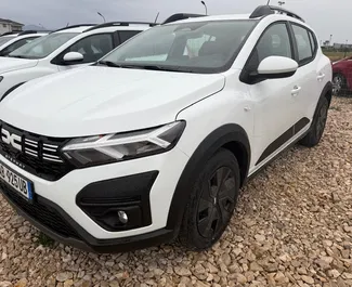 Dacia Sandero Stepway noma. Ekonomiskā, Komforta, Krossovers automašīna nomai Albānijā ✓ Bez depozīta ✓ Apdrošināšanas iespējas: TPL, CDW, SCDW, FDW, Krāpšana, Ārvalstīs, Young.