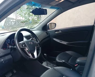 Pronájem auta Hyundai Accent 2015 v Ázerbájdžánu, s palivem Benzín a výkonem 110 koní ➤ Cena od 35 AZN za den.