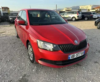 Nomas automašīnas priekšskats Skoda Fabia pie Tirānas lidostas, Albānija ✓ Automašīna #14773. ✓ Pārnesumu kārba Rokasgrāmata TM ✓ Atsauksmes 0.