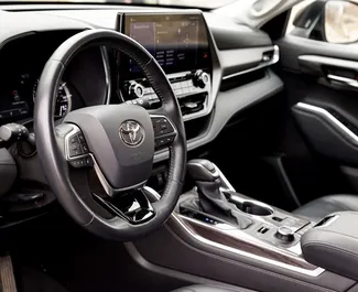 Toyota Highlander Hybrid - автомобіль категорії Комфорт, Преміум, Кросовер напрокат в Грузії ✓ Депозит у розмірі 200 GEL ✓ Страхування: ОСЦПВ, СВУПЗ.