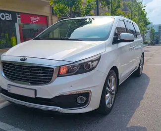 Přední pohled na pronájem Kia Carnival v Baku, Ázerbájdžán ✓ Auto č. 14729. ✓ Převodovka Automatické TM ✓ Recenze 0.