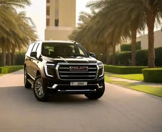 محرك البنزين بسعة 5,7 لتر لسيارة GMC Yukon 2025 للإيجار في في دبي.