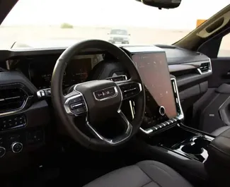تأجير سيارة GMC Yukon 2025 في في الإمارات العربية المتحدة، تتميز بـ ✓ وقود البنزين وقوة 600 حصان ➤ بدءًا من 650 AED يوميًا.