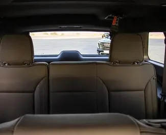 تأجير سيارة GMC Yukon رقم 5986 بناقل حركة أوتوماتيكي في في دبي، مجهزة بمحرك 5,7 لتر ➤ من عباس في في الإمارات العربية المتحدة.